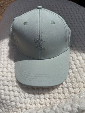 Women’s Logilates Ponytail Green High Low Criss Cross Back Yoga Pilates Cap NWT